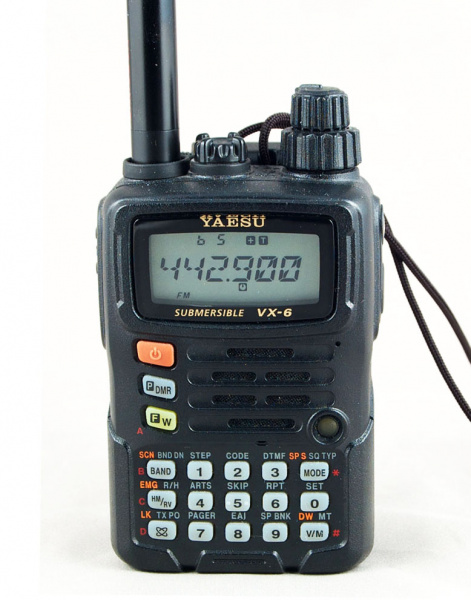 рация Yaesu VX-6R
